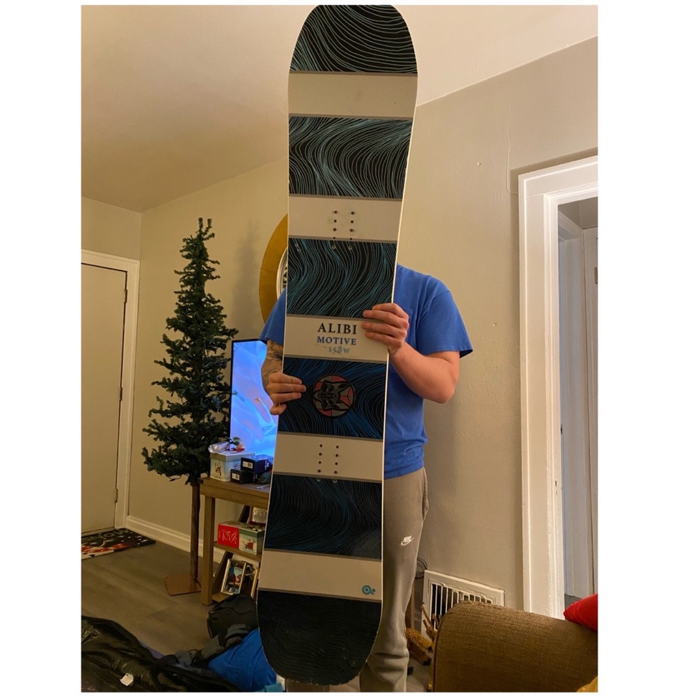 COPY - An alibi motive snowboard. 158 wide